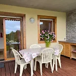 Petit Lutin A 250 M Du Bord Du De