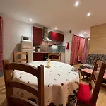 Petit Lutin A 250 M Du Bord Du De *