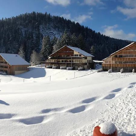 Petit Lutin A 250 M Du Bord Du De *