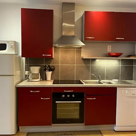 Petit Lutin à 250 M Du Bord Du De *