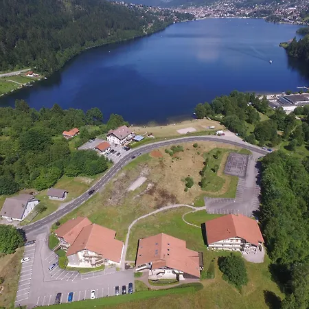 Petit Lutin à 250 M Du Bord Du De *