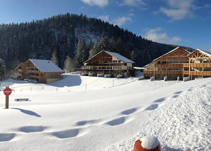 Petit Lutin A 250 M Du Bord Du De *