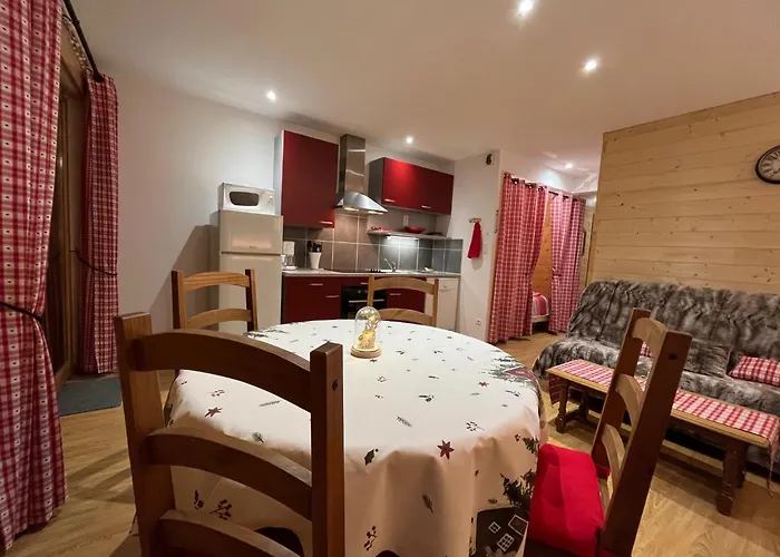 Petit Lutin A 250 M Du Bord Du De *