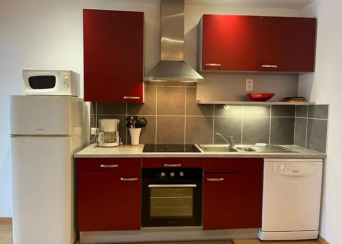 Petit Lutin A 250 M Du Bord Du De *