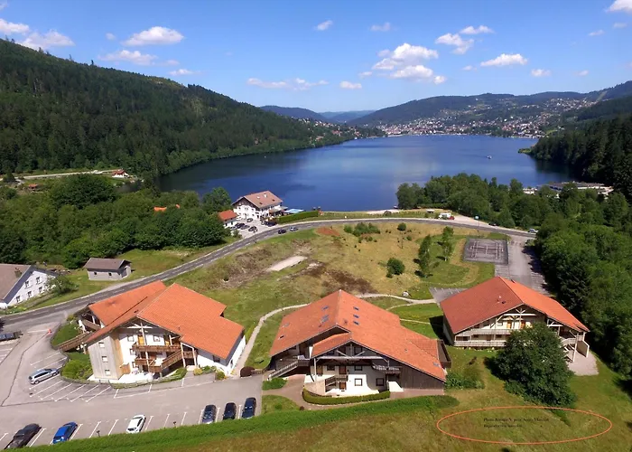 Petit Lutin A 250 M Du Bord Du De *