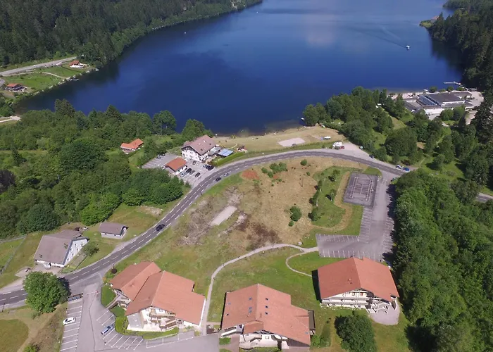 Petit Lutin A 250 M Du Bord Du De *